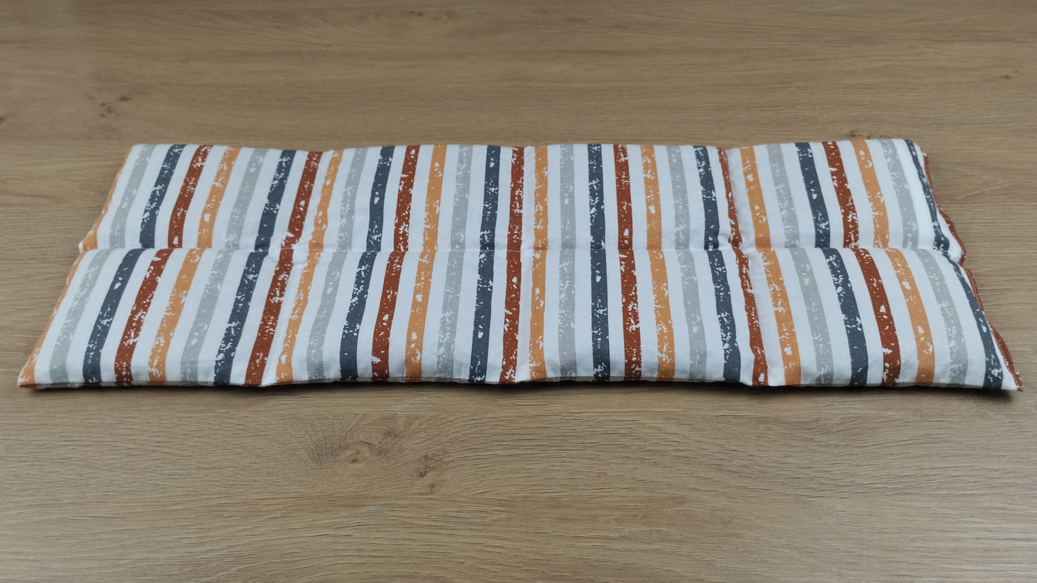 Körnerkissen Gestreift auf Weiß