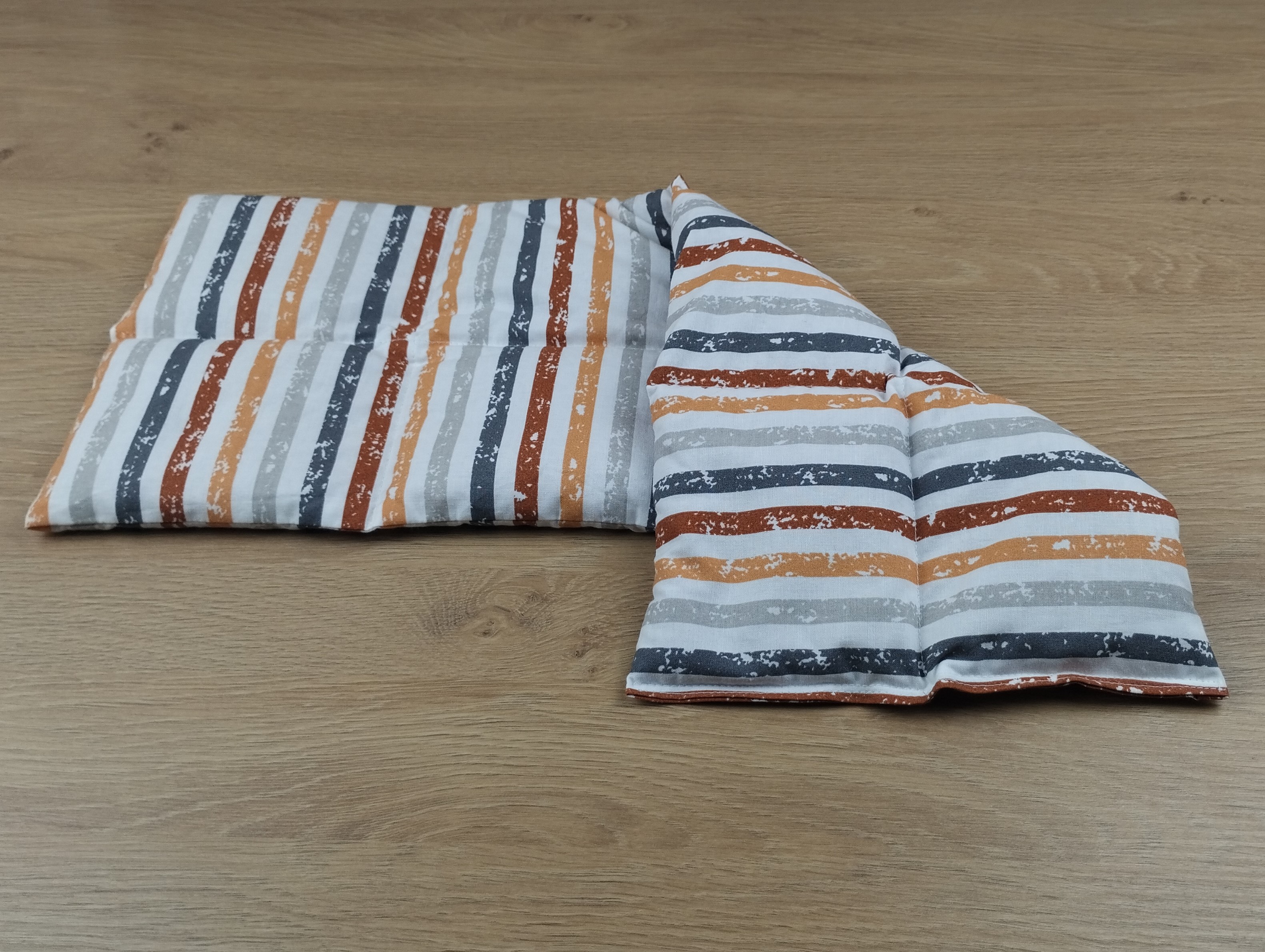 Körnerkissen Gestreift auf Weiß