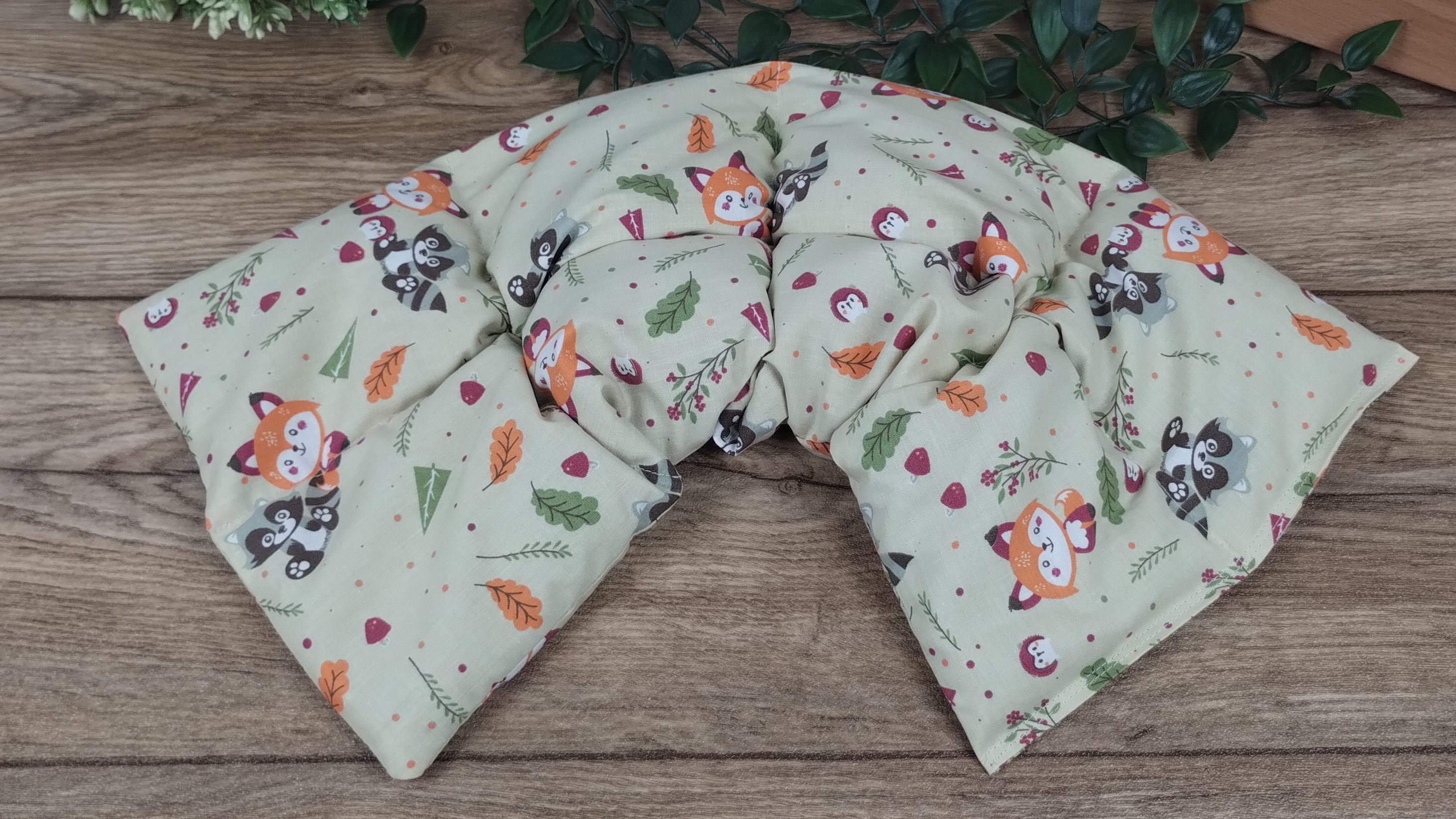 Körnerkissen Fuchs & Waschbär helles Olive/Bunt