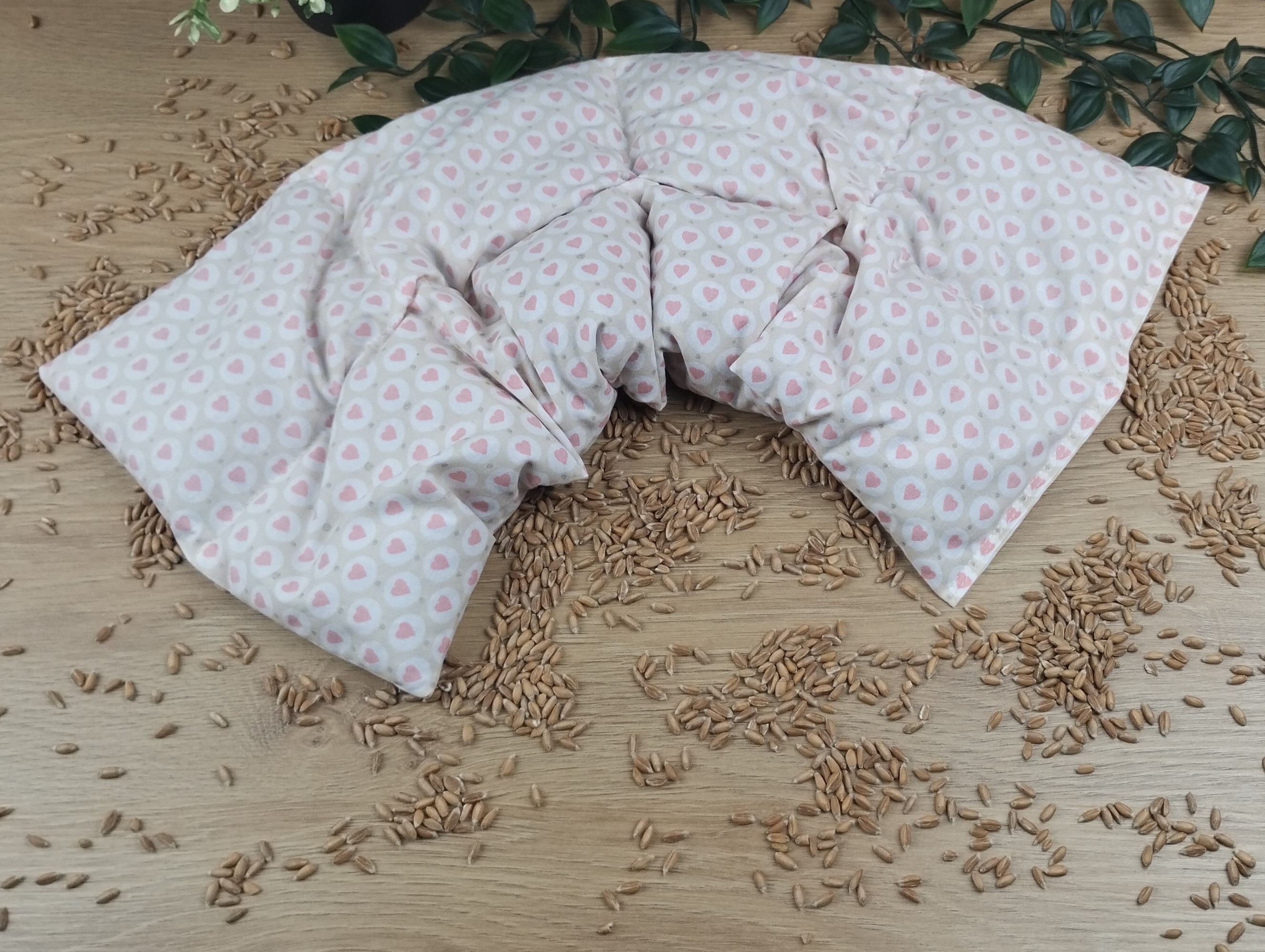 Körnerkissen Herzen im Kreis Beige/Rosé
