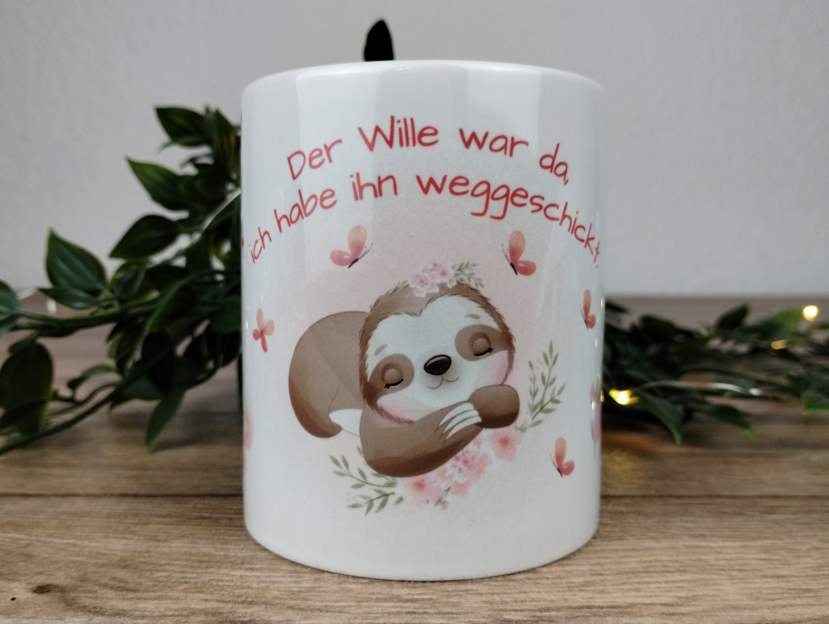 niedliche Keramiktasse mit Faultiermotiv und Spruch