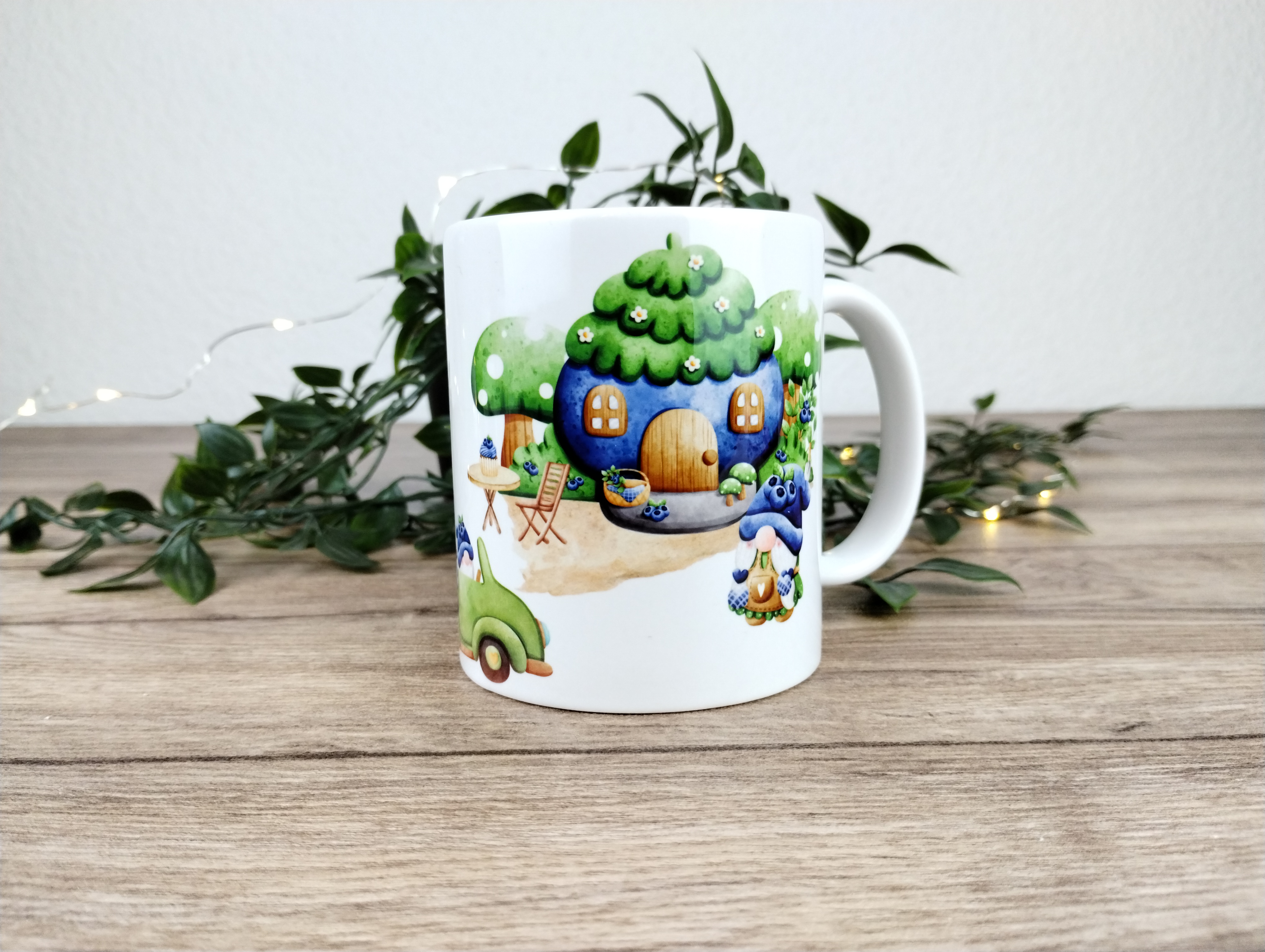 personalisierte Keramiktasse mit Gnommotiven