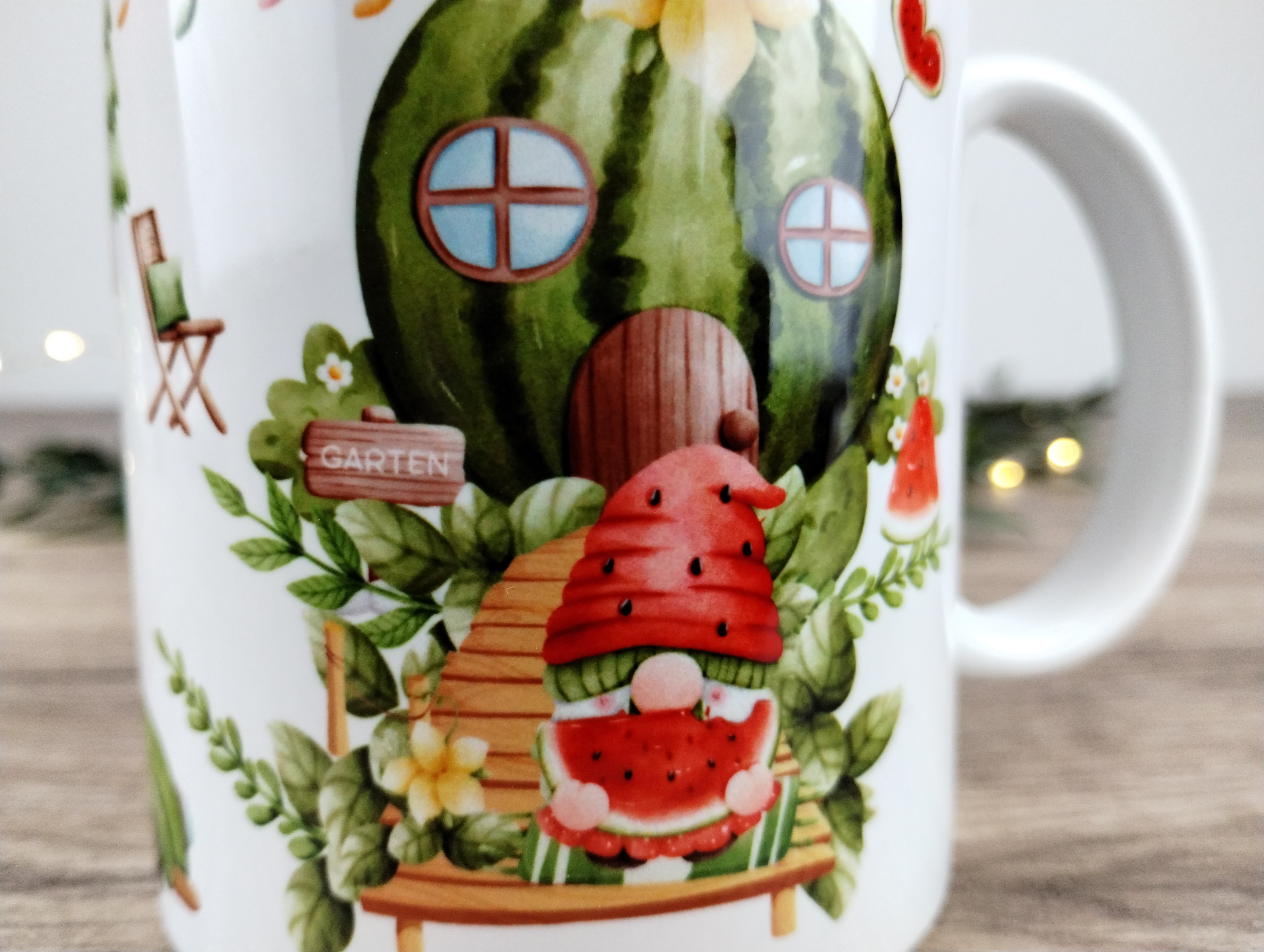 personalisierte Keramiktasse mit Gnommotiven