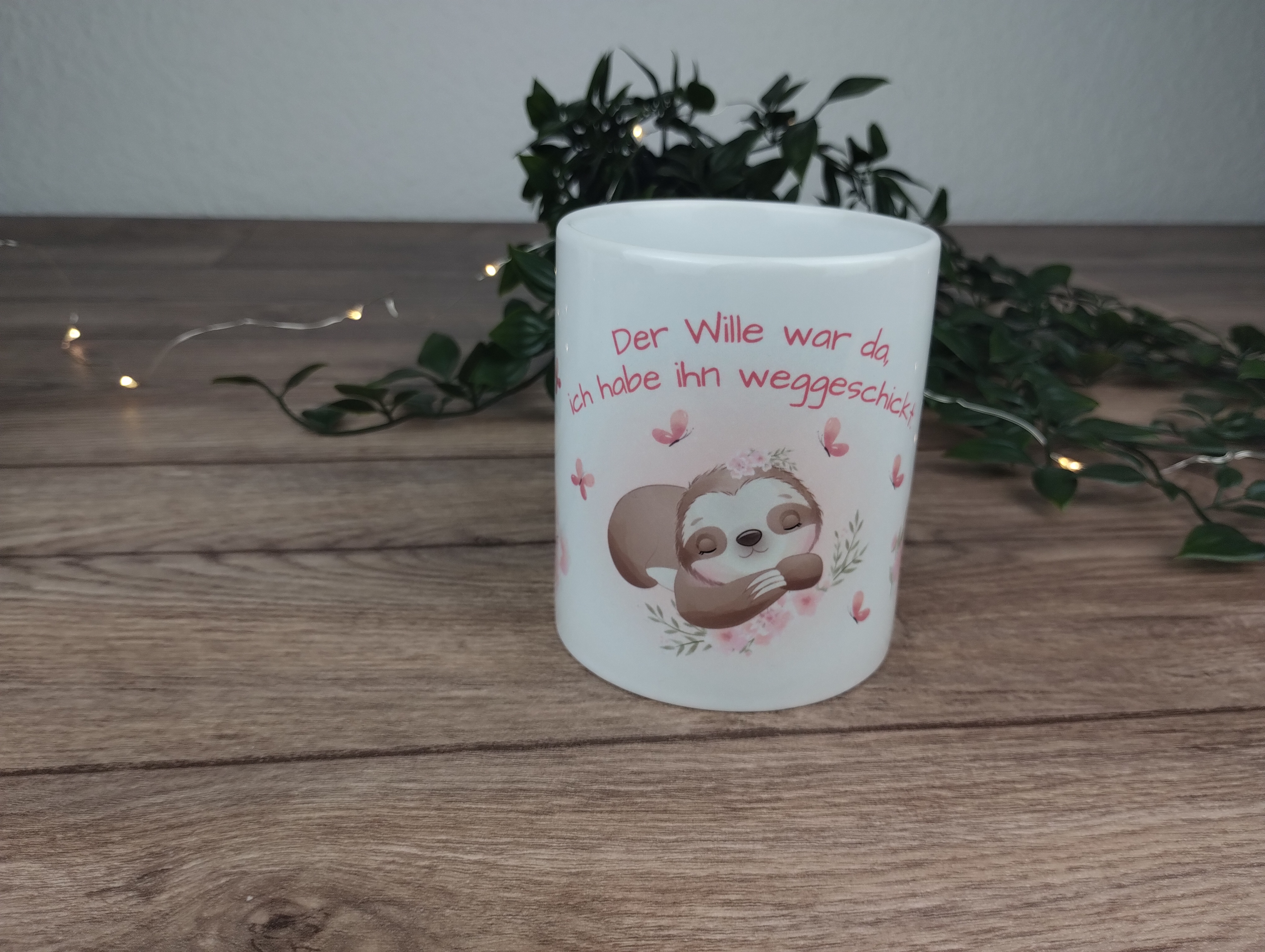 niedliche Keramiktasse mit Faultiermotiv und Spruch