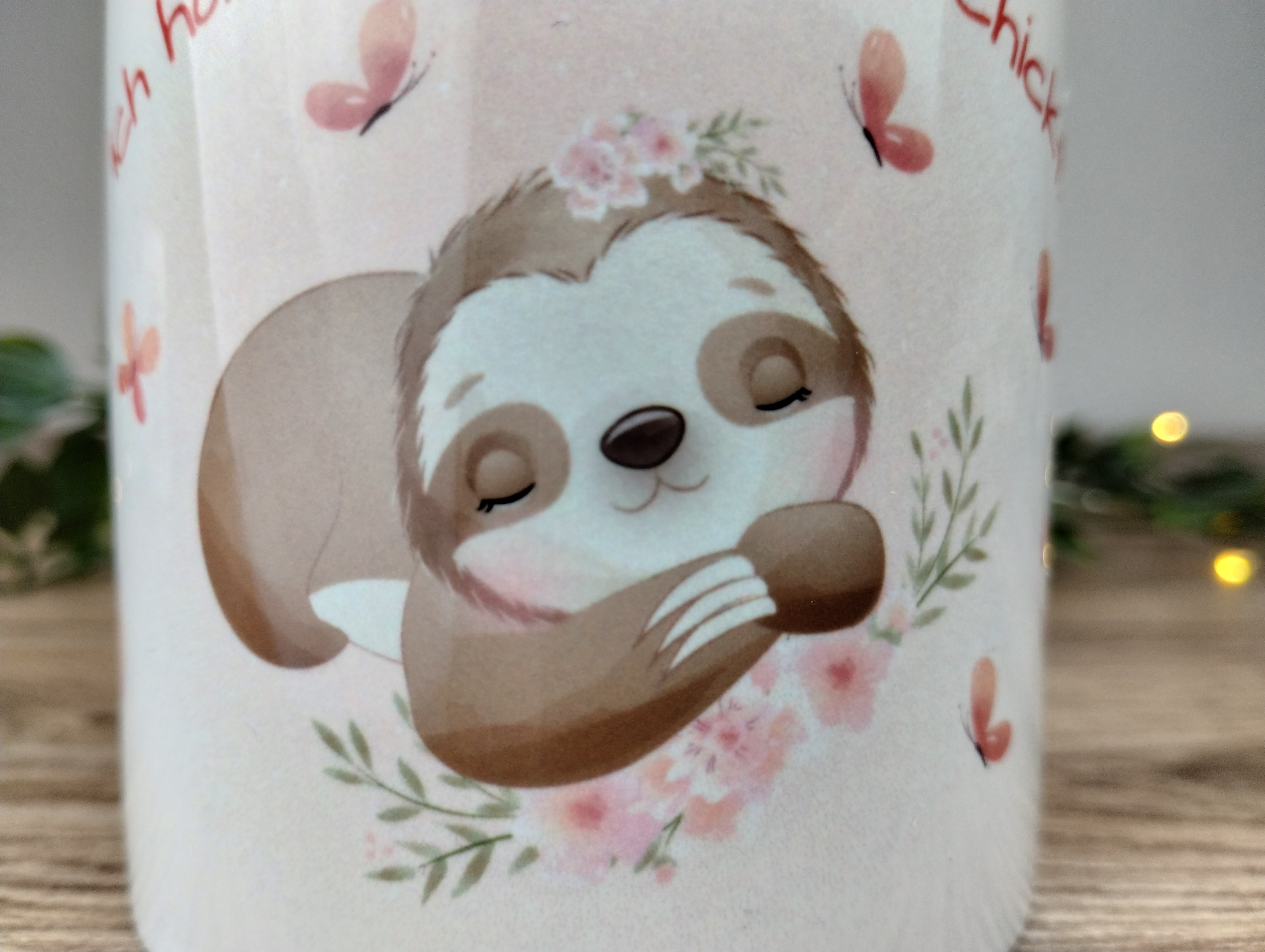 niedliche Keramiktasse mit Faultiermotiv und Spruch