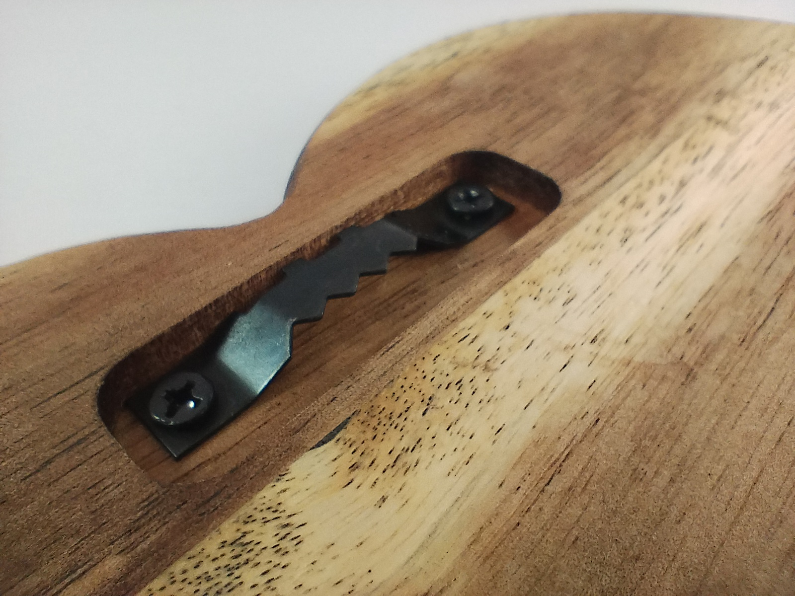 Personalisiertes Holzherz zum Aufhängen in Silber oder Messing/Gold