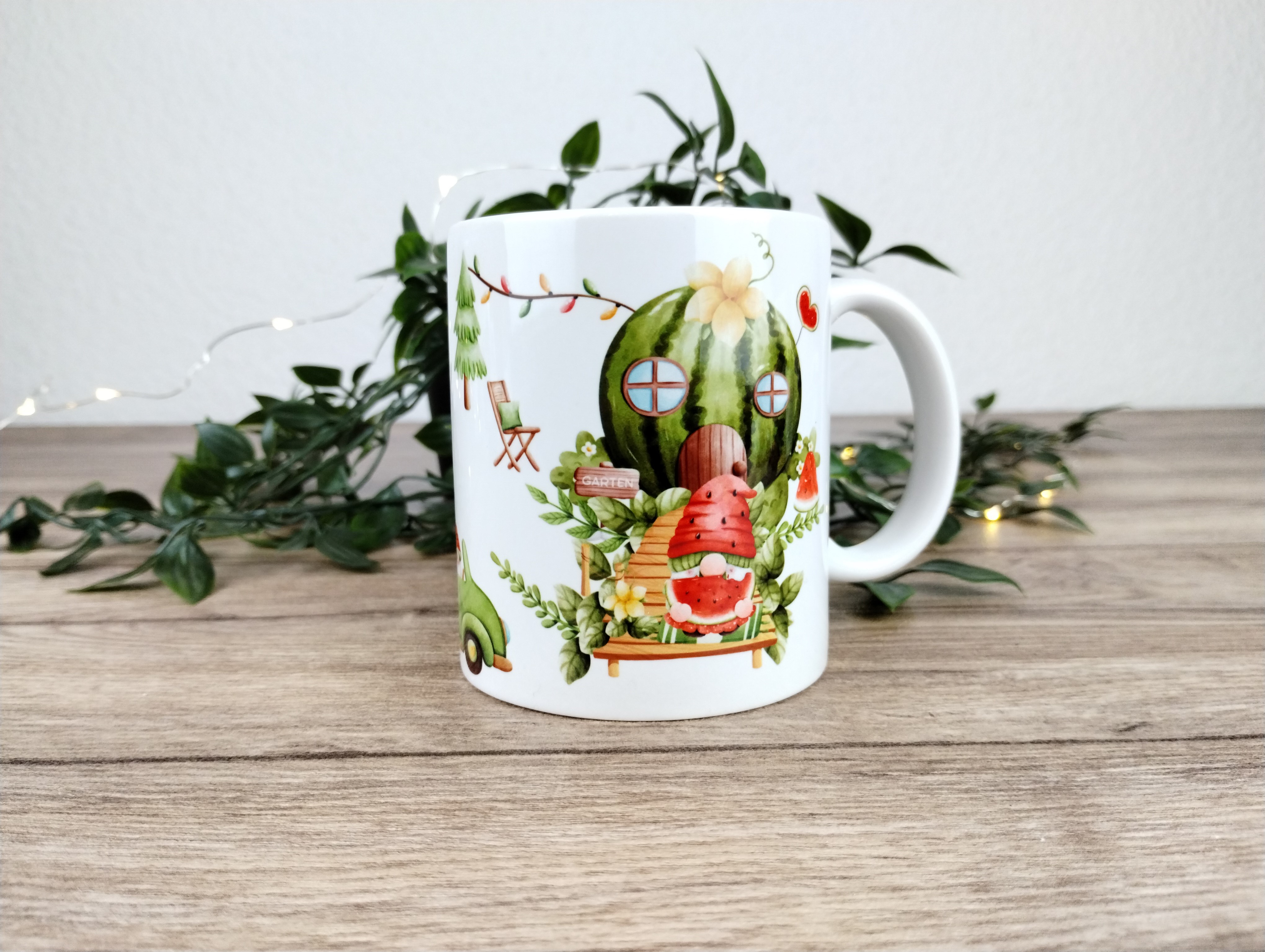 personalisierte Keramiktasse mit Gnommotiven