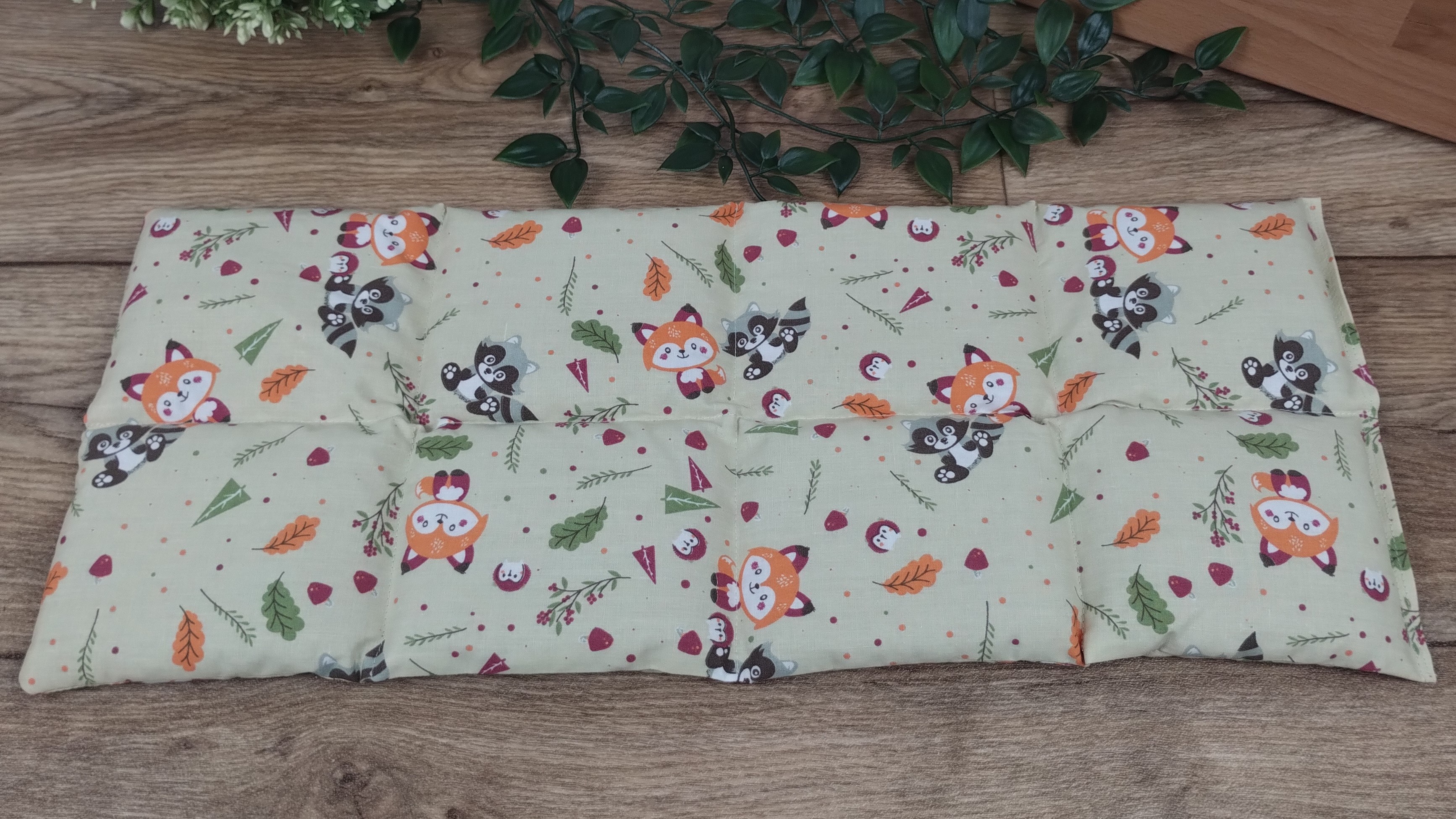 Körnerkissen Fuchs & Waschbär helles Olive/Bunt