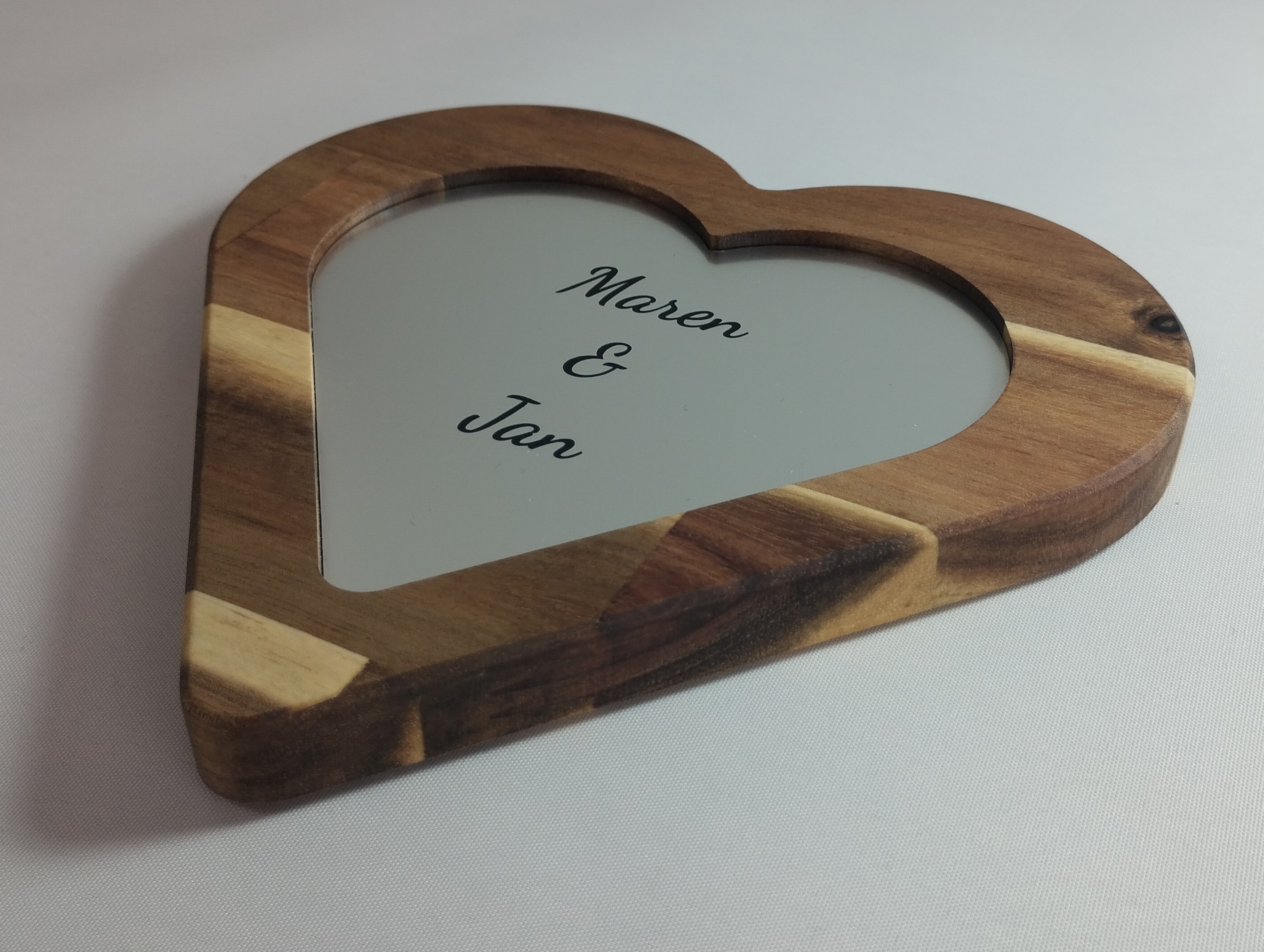 Personalisiertes Holzherz zum Aufhängen in Silber oder Messing/Gold