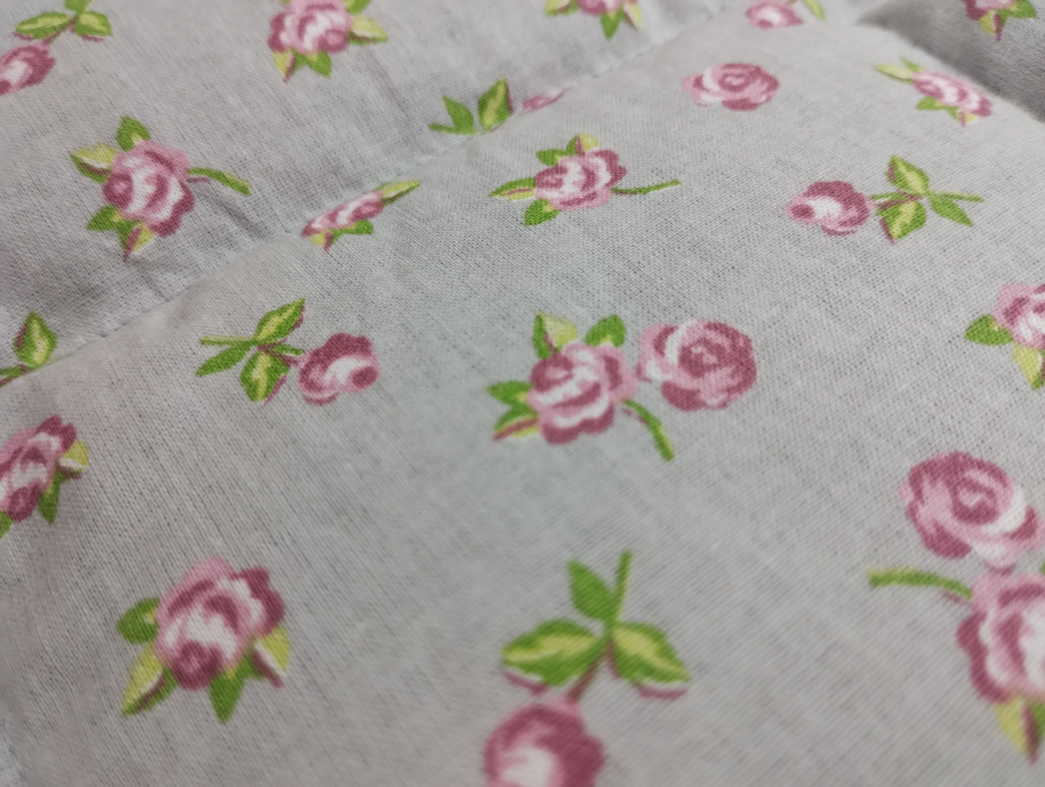 Körnerkissen Kleine Rosen Grau