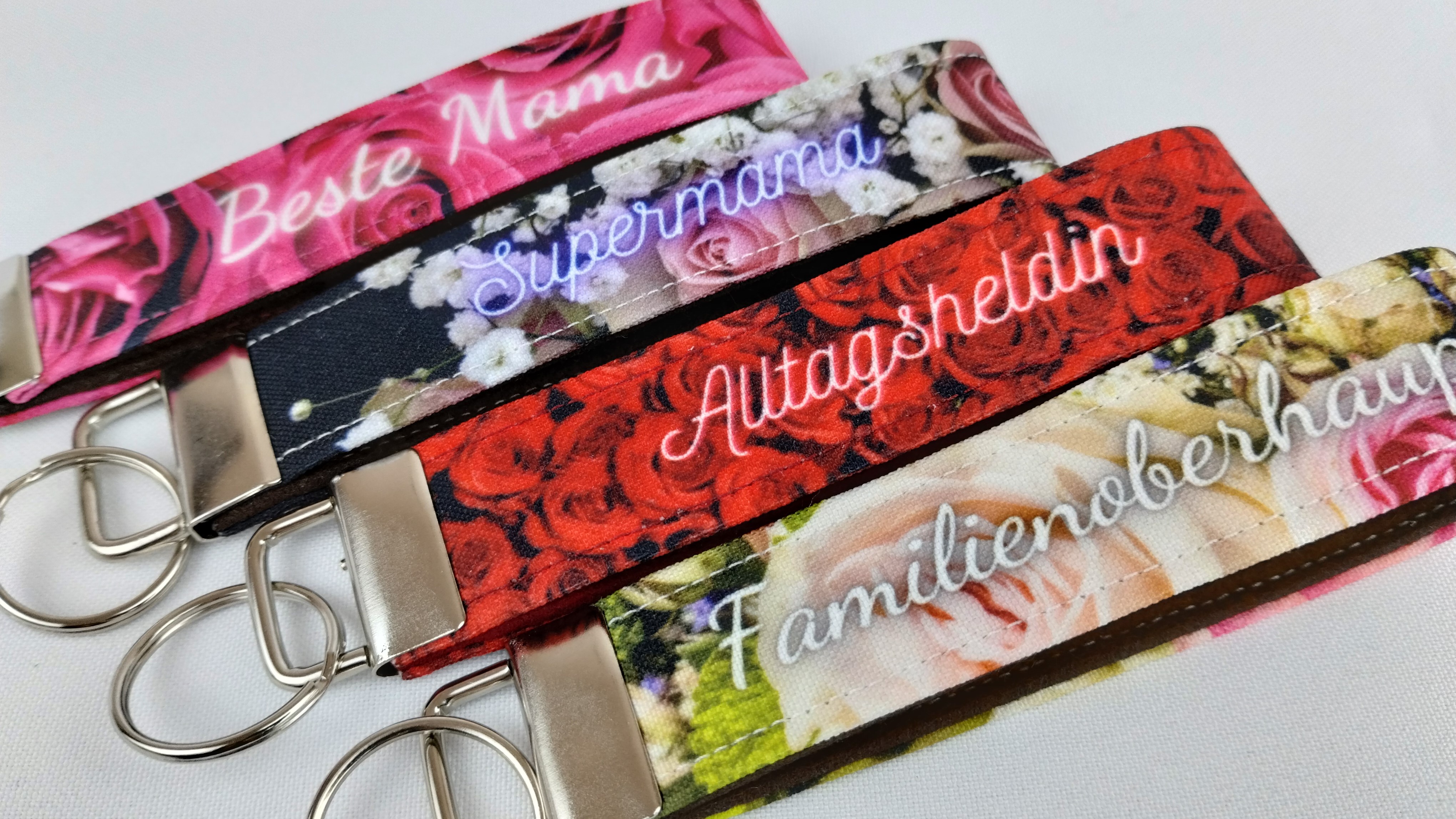 Schlüsselanhänger matt mit Blumenmotiven