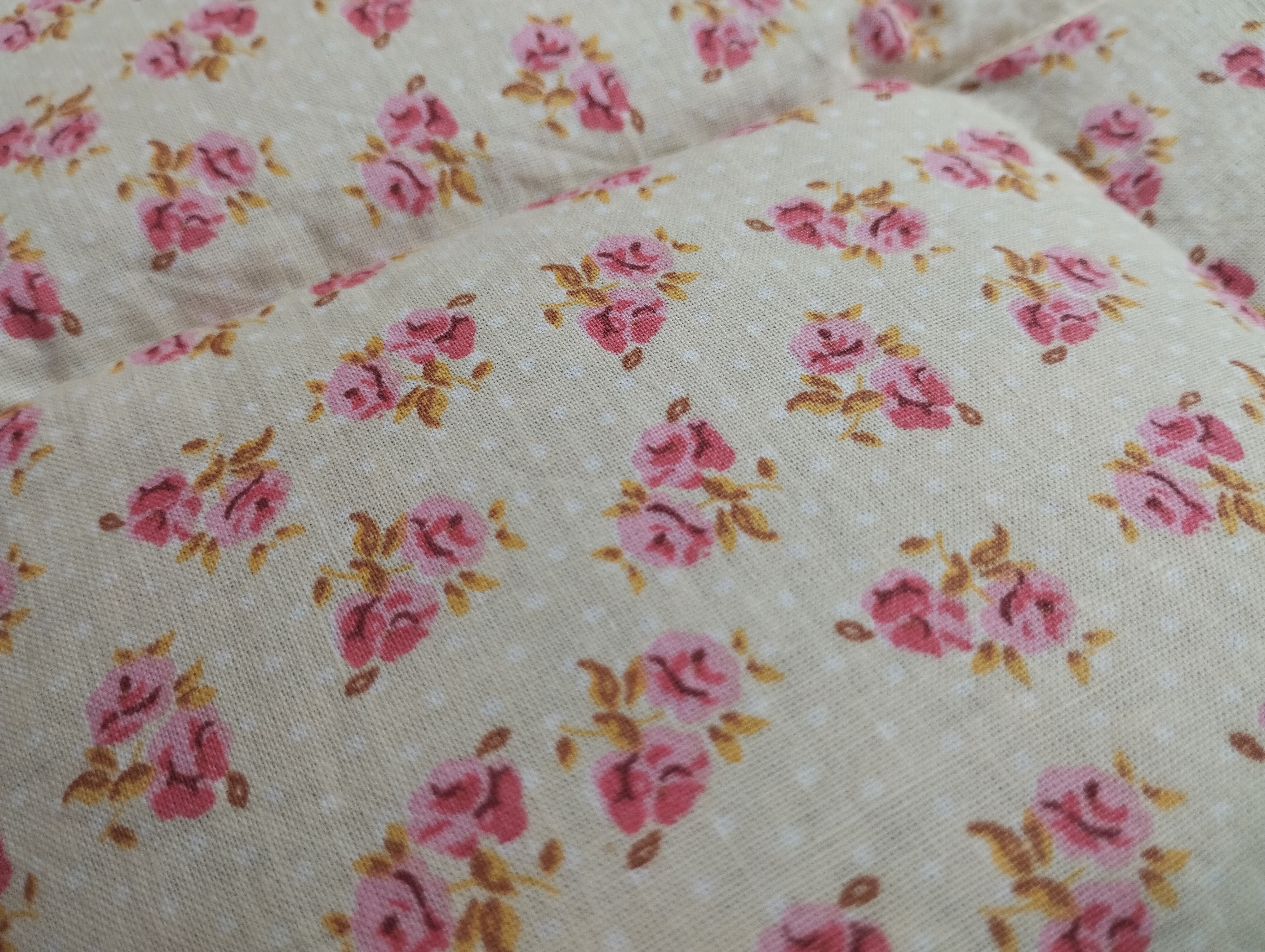 Körnerkissen Kleine Rosen Beige