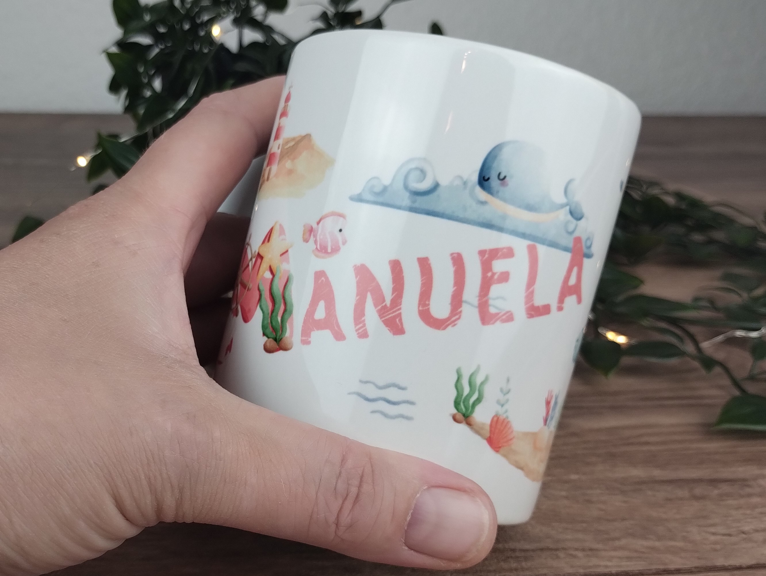 personalisierte Keramiktasse im maritimen Stil