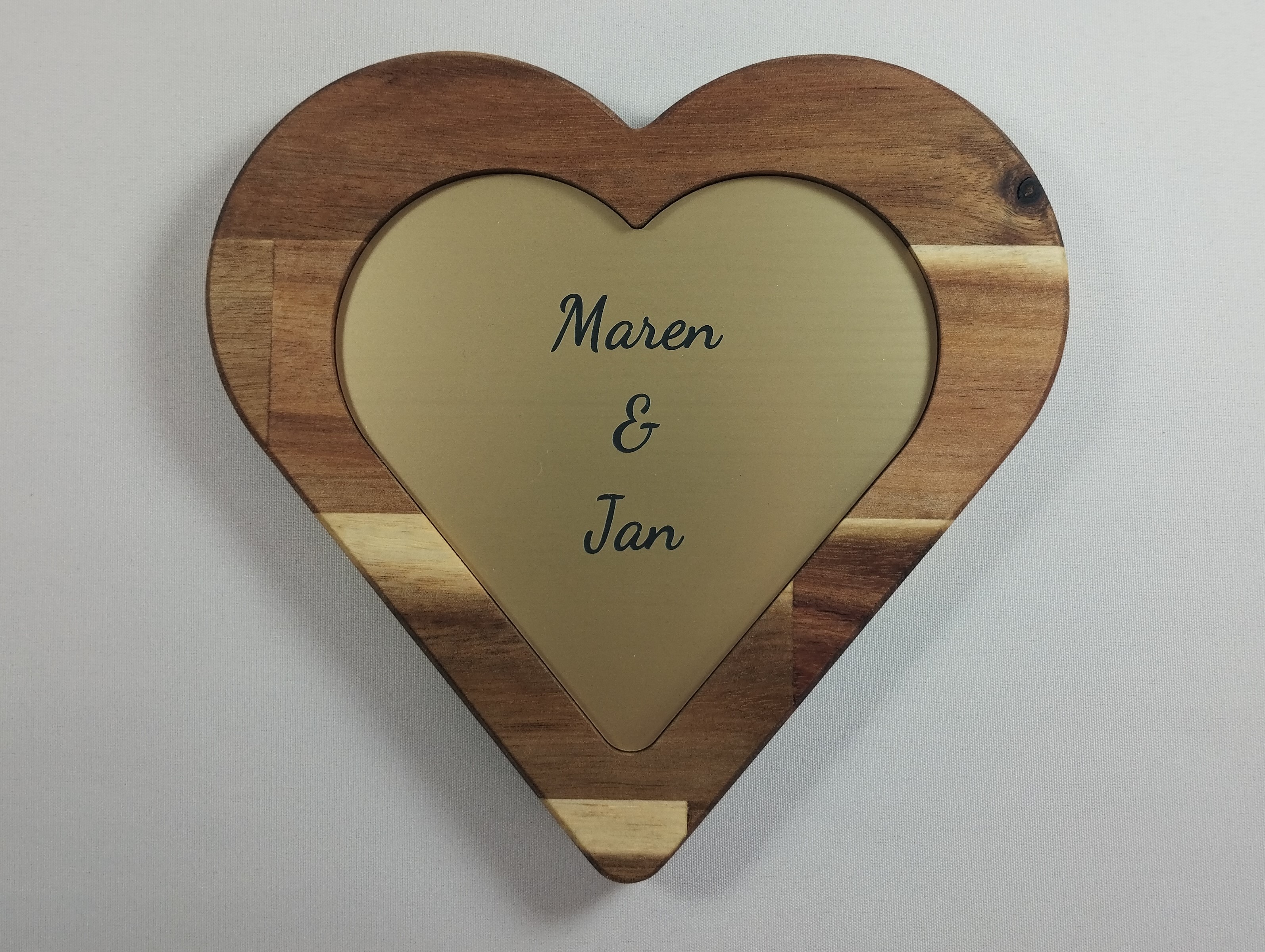 Personalisiertes Holzherz zum Aufhängen in Silber oder Messing/Gold